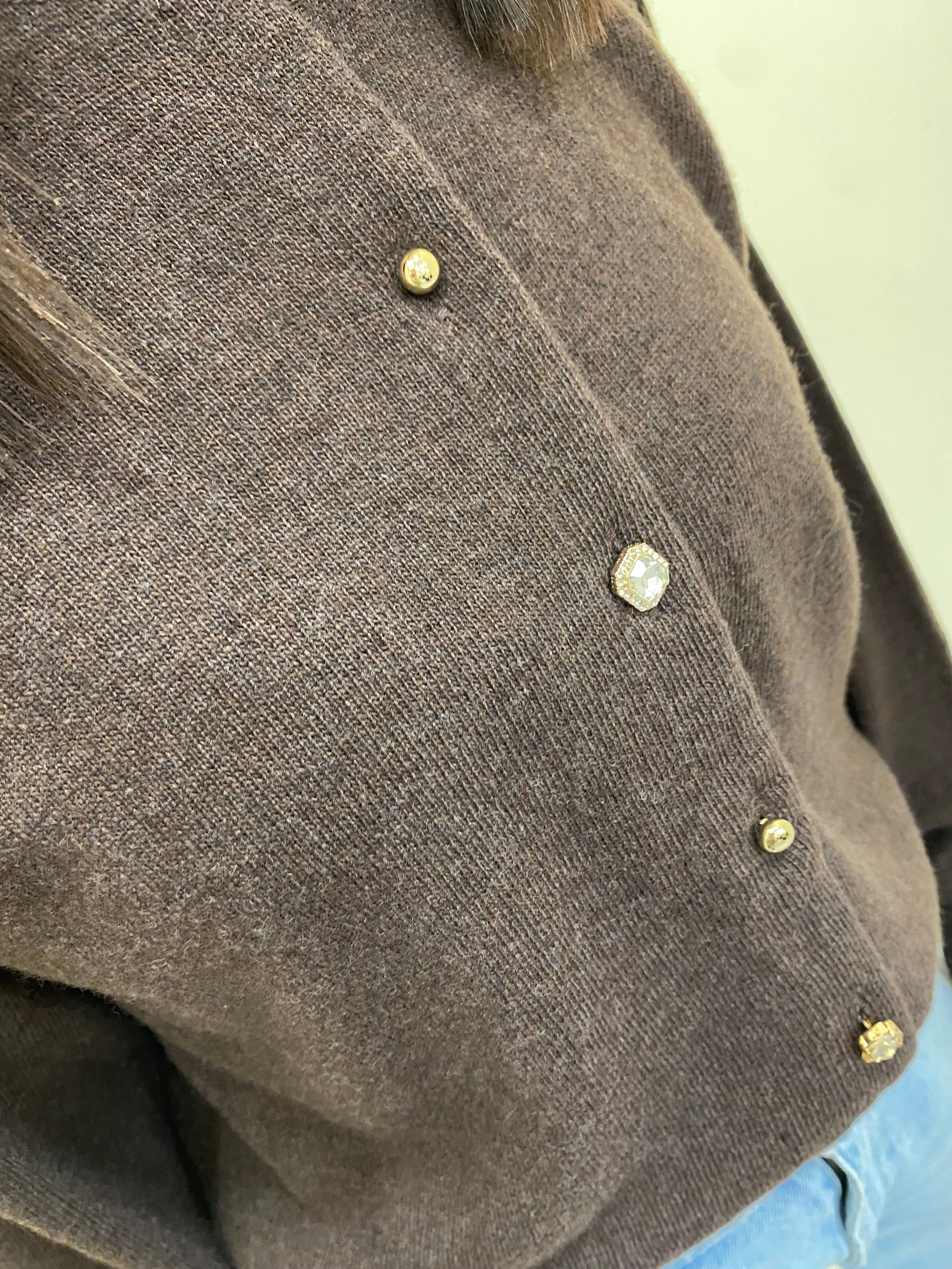 VICOLO - CARDIGAN MARRONE CON BOTTONI GIOIELLÒ