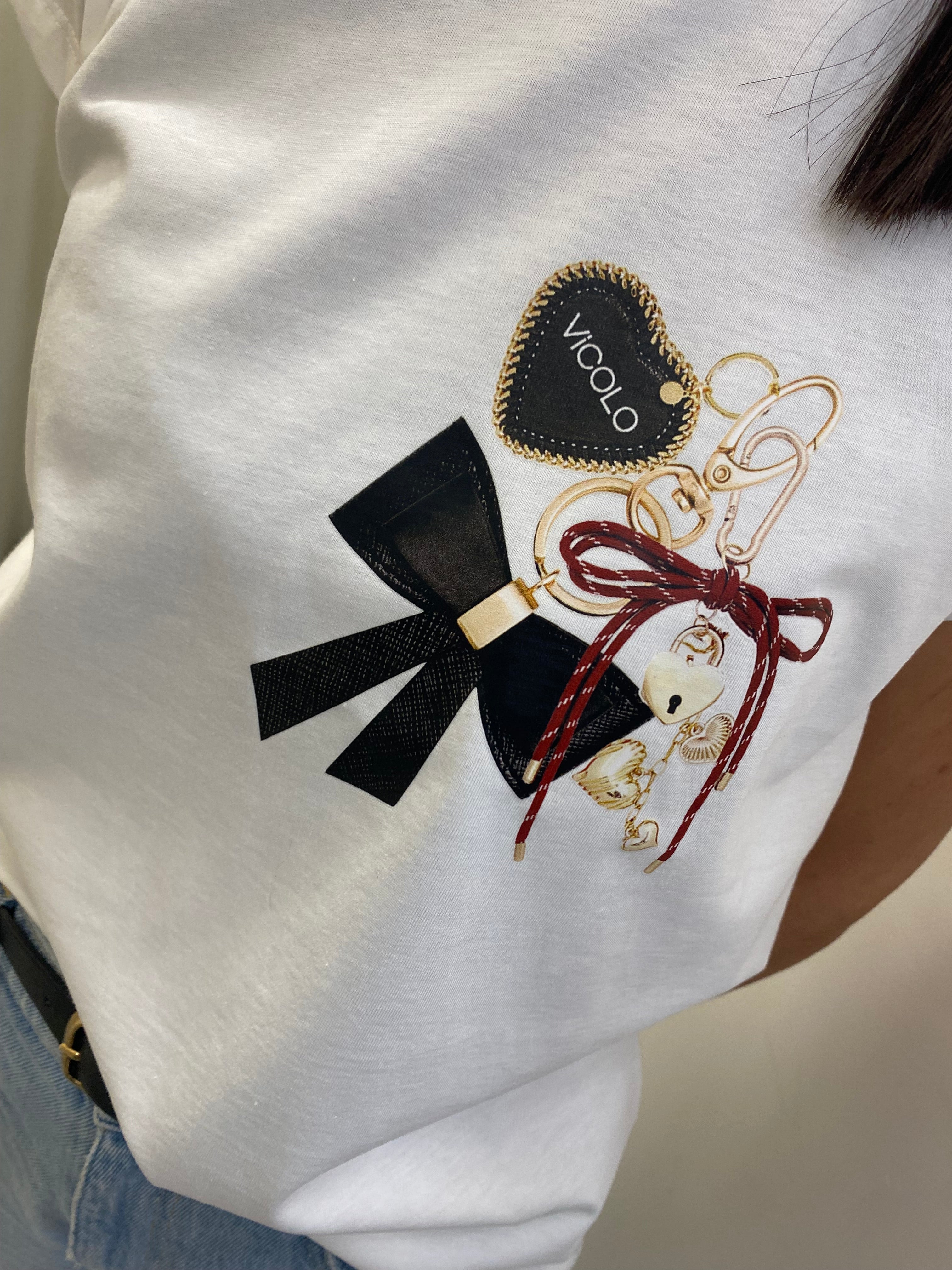 VICOLO - T-SHIRT STAMPA FIOCCO