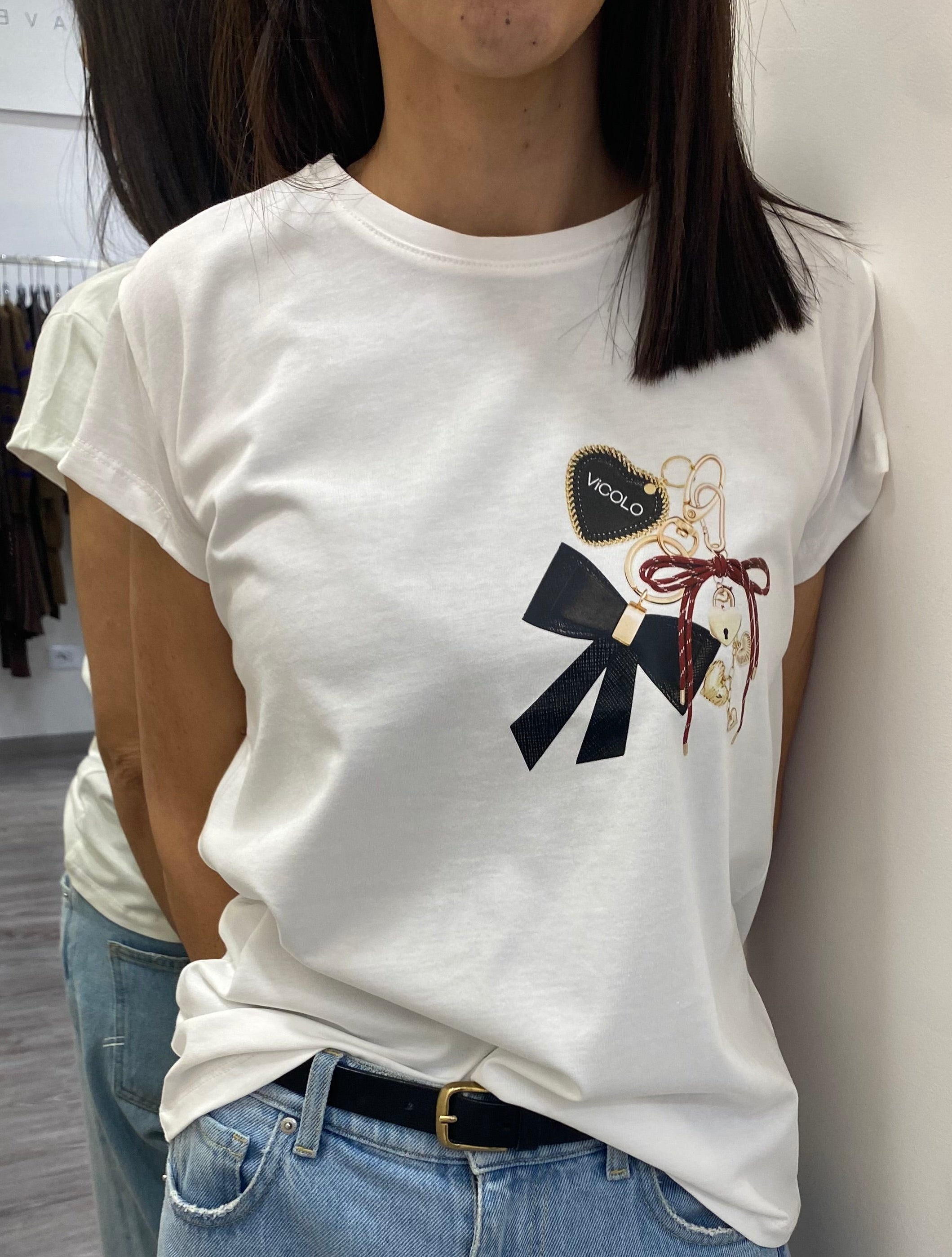 VICOLO - T-SHIRT STAMPA FIOCCO