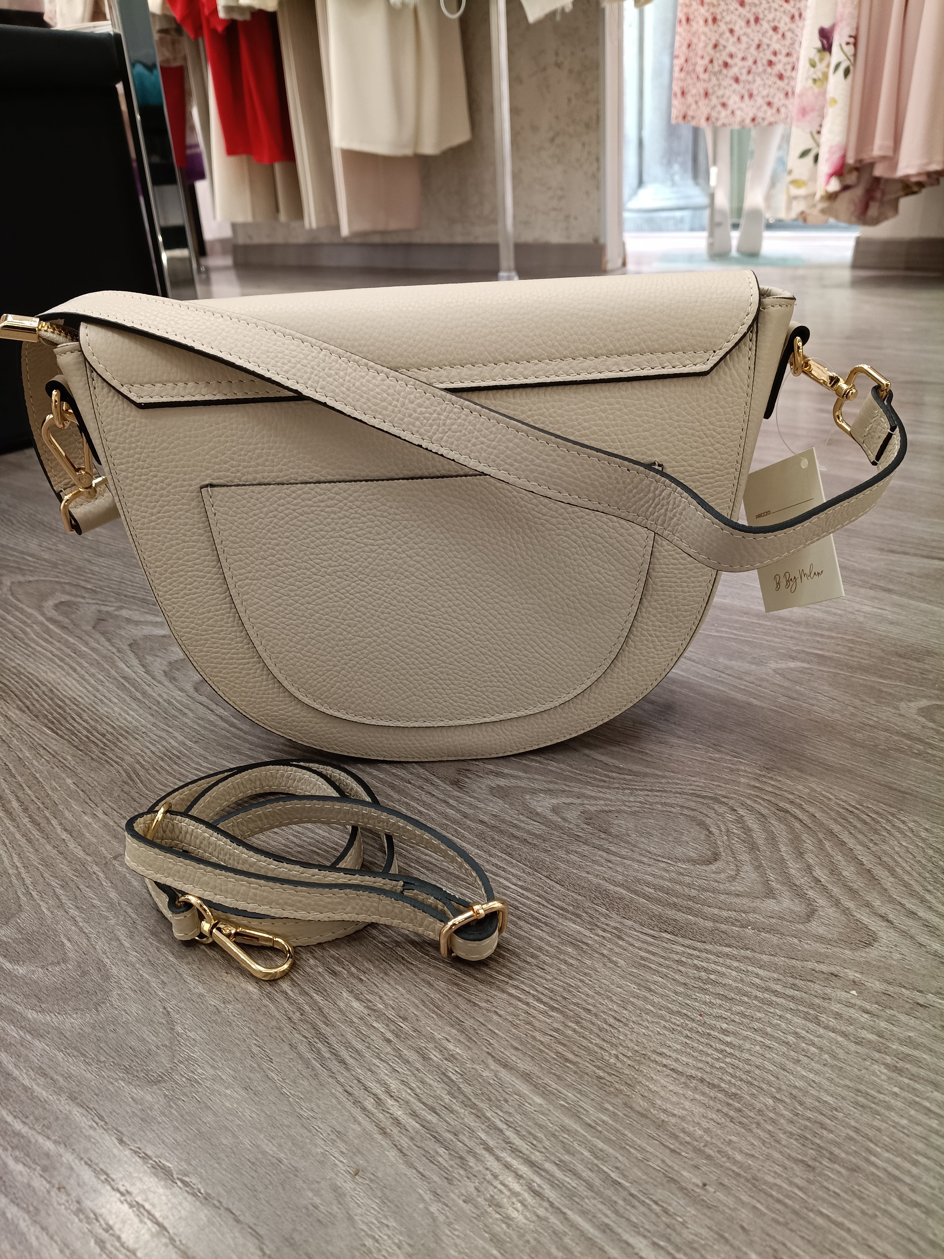 BORSA MEZZALUNA IN PELLE