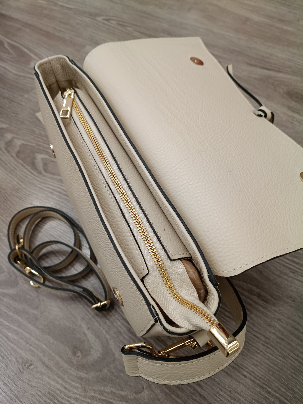 BORSA MEZZALUNA IN PELLE