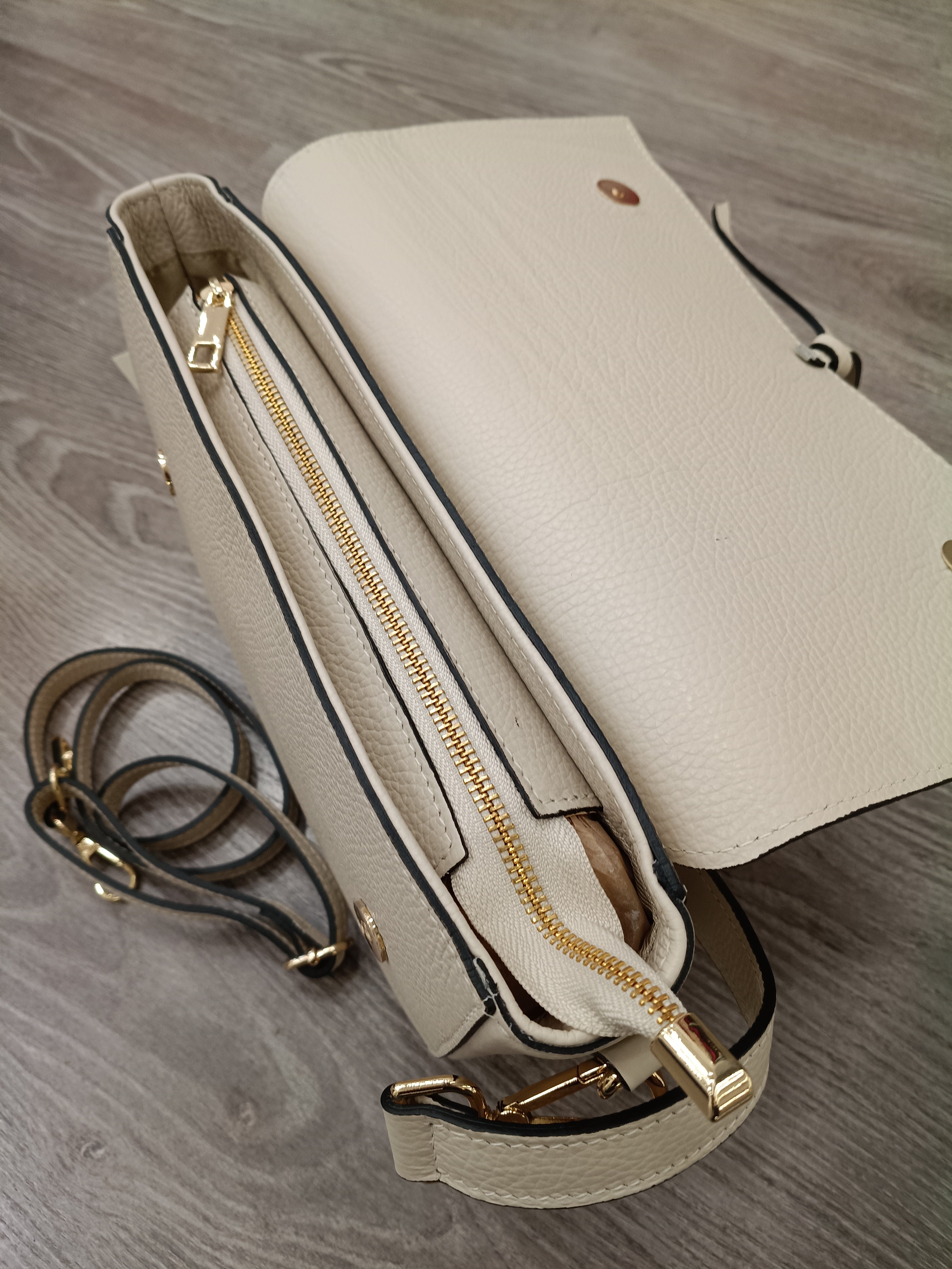 BORSA MEZZALUNA IN PELLE